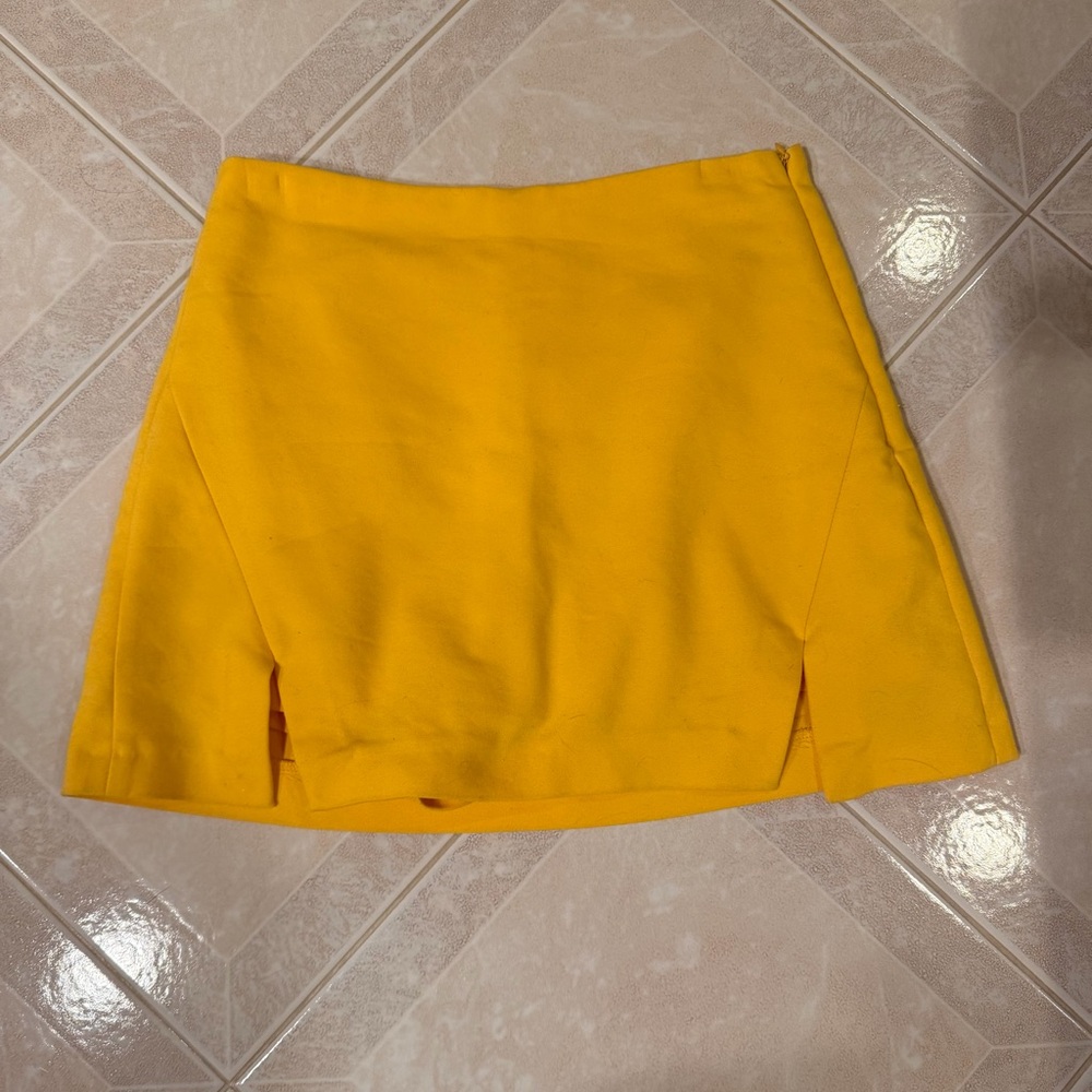 Zara Trafaluc Yellow Skort skirt XS like new